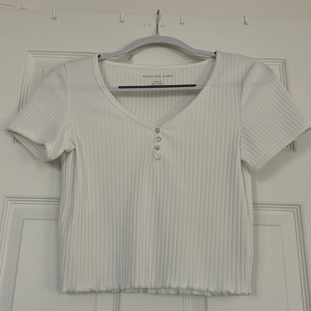 American eagle cropped shirt, v neck with buttons, white, medium
